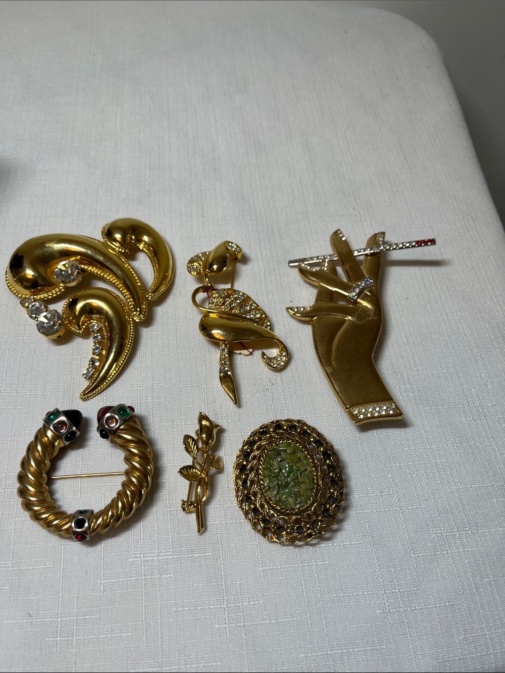 Vintage Gold-Tone Decorative Brooch Set
6 brooches